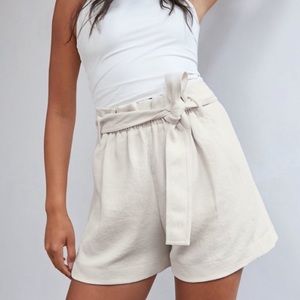 ❤️… Aritzia WILFRED White Paperbag Shorts